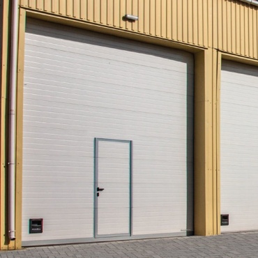 Hormann ворота секционные со встроенной калиткой 3000x4250